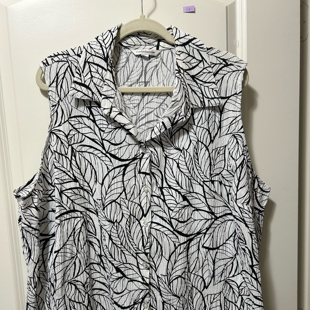 White and Black Sleeveless Blouse Croft and Barrow 2X